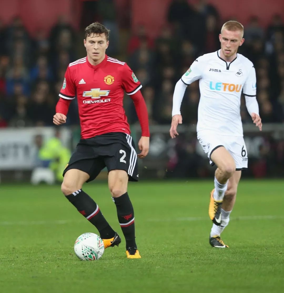 不绝于耳 不绝于耳